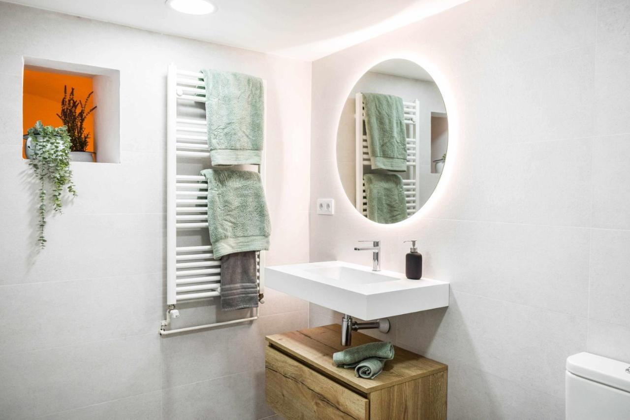 Casa Besalú LEstudi Apartamento en el centro de Besalú Bagian luar foto