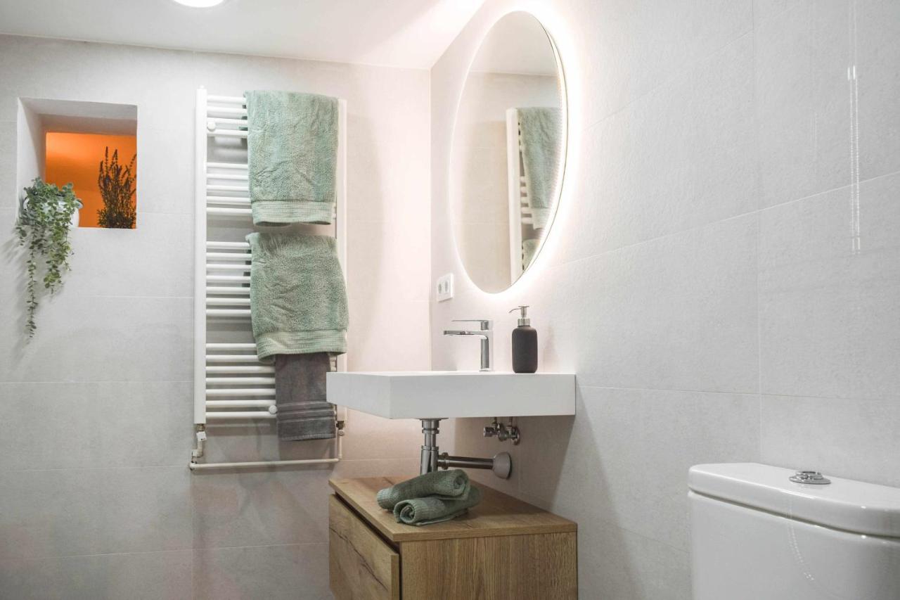 Casa Besalú LEstudi Apartamento en el centro de Besalú Bagian luar foto